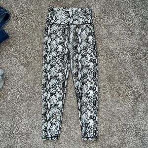 Snake print leggings